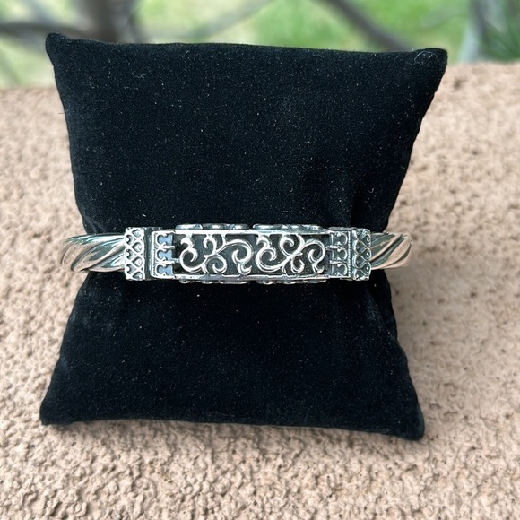 Silpada 2004 Filigree Twisted Floral Cable
Bangle Hinged Bracelet RARE B0669 - Picture 4 of 12
